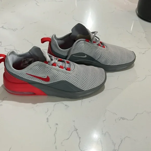 Nike Airmax Motion - Picture 2 of 4